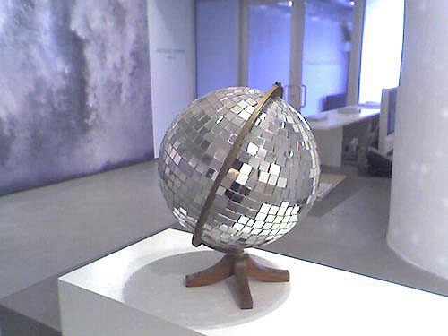 Close view of the mirror globe placed on the desk